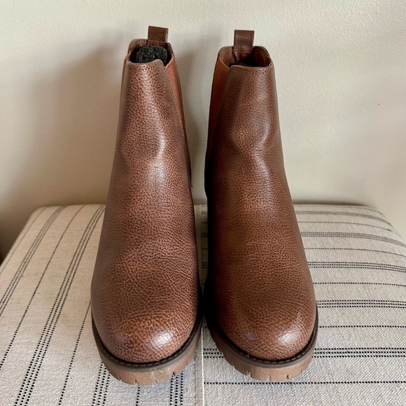 MIA Jody Lug Sole Heeled Chelsea Boot - Picture 3 of 7